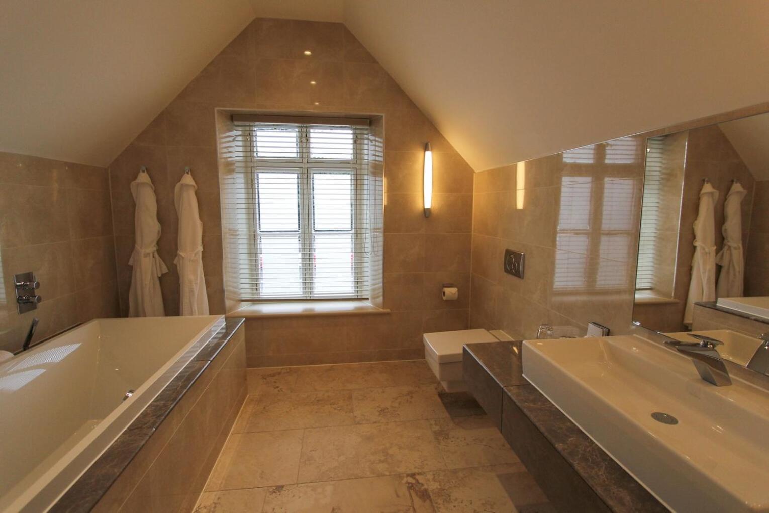 Cae Court Hotel Bridgend  Buitenkant foto