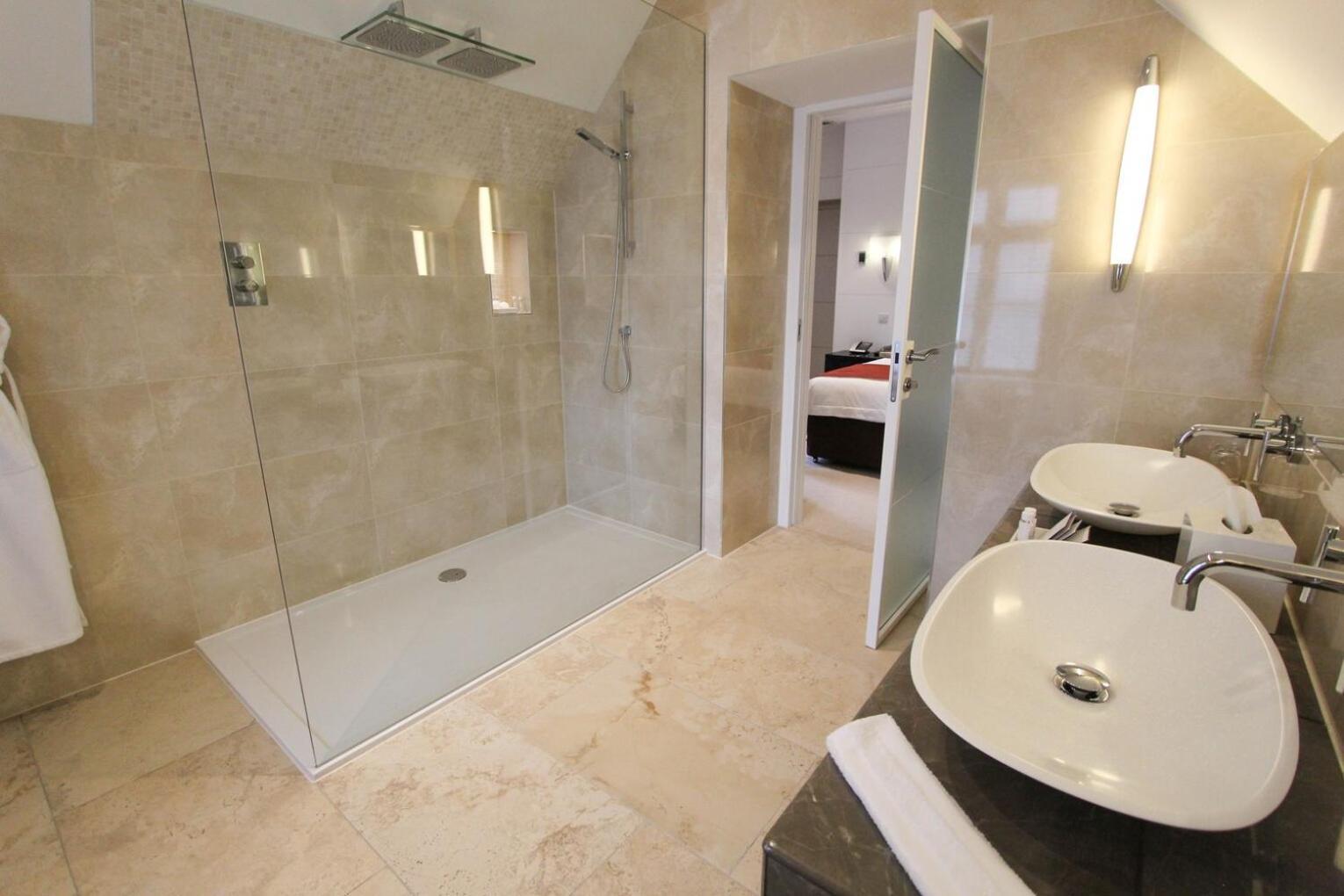 Cae Court Hotel Bridgend  Buitenkant foto