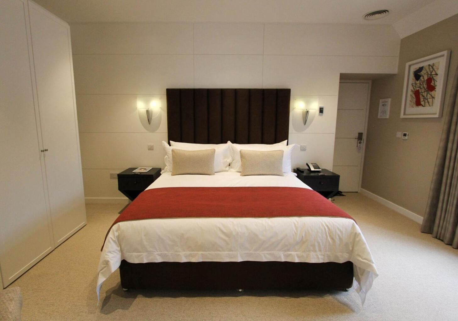 Cae Court Hotel Bridgend  Buitenkant foto