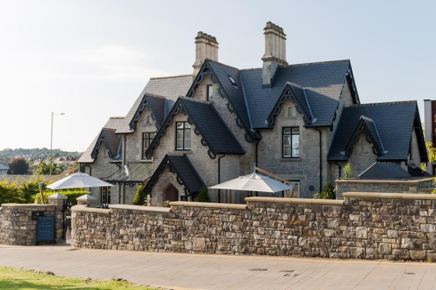 Cae Court Hotel Bridgend  Buitenkant foto