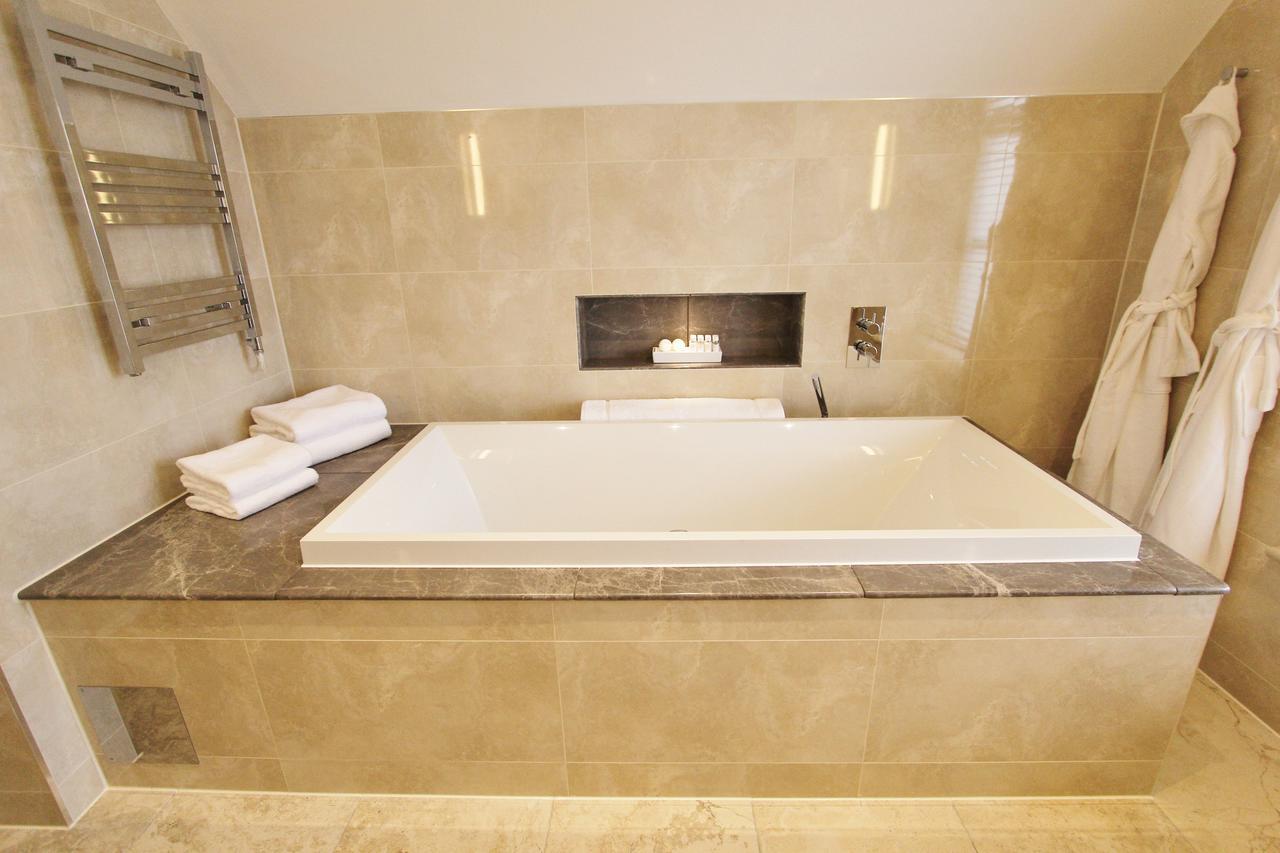 Cae Court Hotel Bridgend  Buitenkant foto